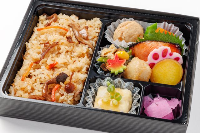 【秋限定】秋鮭の柚庵焼きときのこ御飯弁当