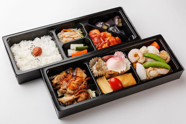 【豪華2段】鶏肉の秘伝パウダー香味焼き＆海鮮豆腐と野菜の塩だれ