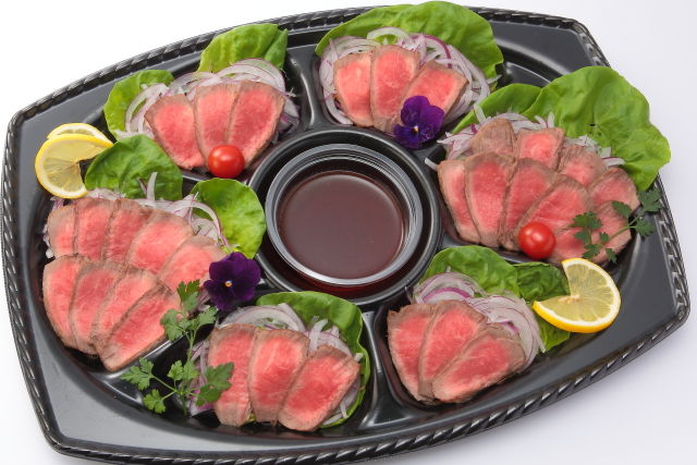 「極旨」牛肉のたたき～食欲そそる和風タマネギソース～