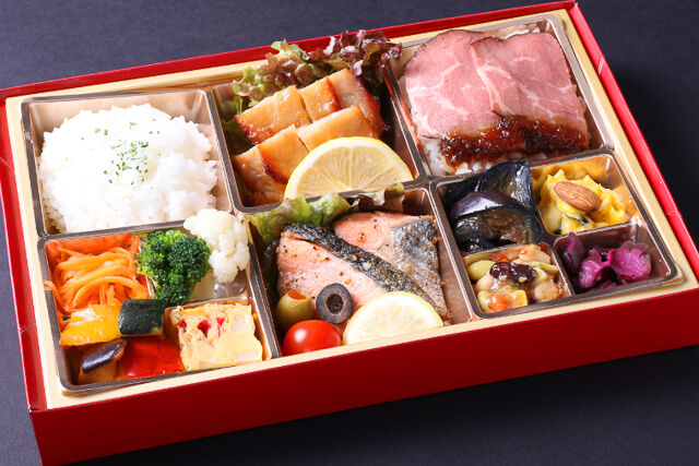 【クリスマス限定】サーモンのムニエルとローストチキン