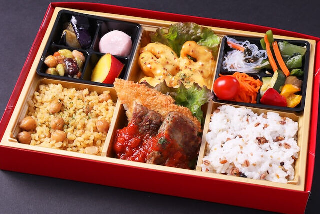 【クリスマス限定】海老ハニーマスタードと大豆ミートハンバーグ御膳~ピラフと雑穀米~