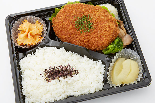 洋食屋さんのメンチカツ デミグラスソース