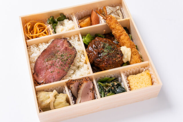 自家製ローストビーフ＆特製デミグラスハンバーグ＆エビフライ弁当