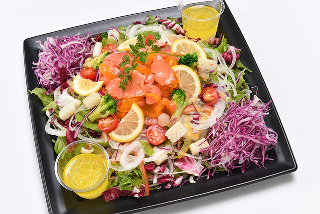 スモークサーモンのサラダ