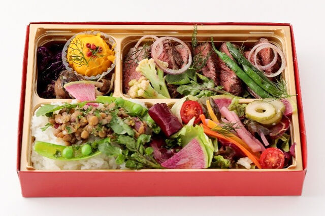 沖縄県産黒毛和牛（特選）と旬のお野菜弁当