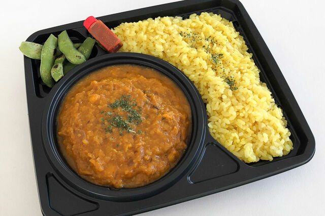 豆カレー（ターメリックライス）