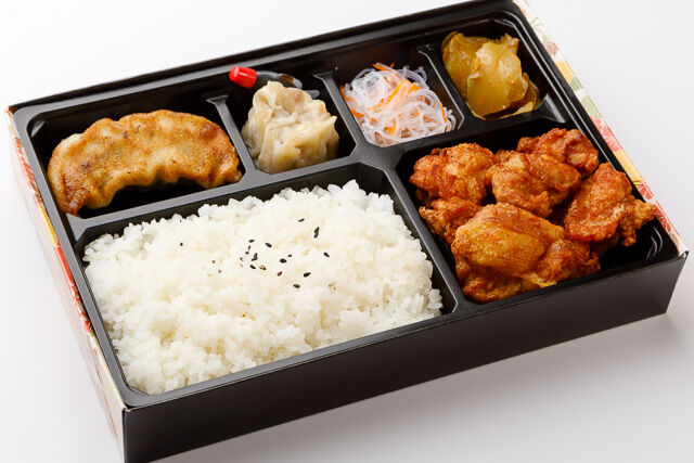 鶏唐揚げと餃子弁当
