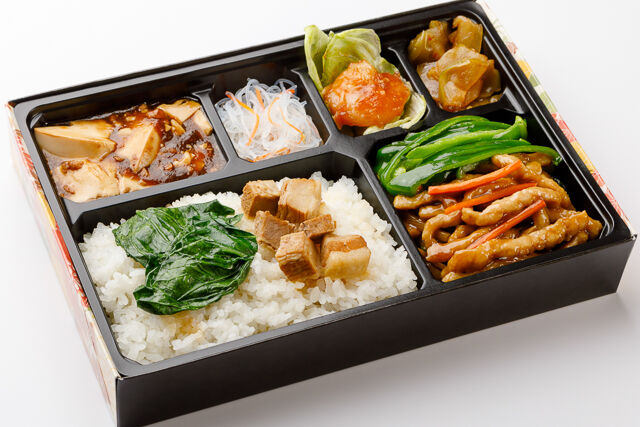 青椒肉絲と麻婆豆腐弁当