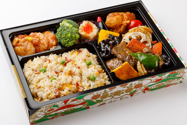 牛肉の黒胡椒炒めとプリプリ海老チリソース弁当