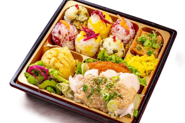 彩りてまりむすび弁当～棒棒鶏風～