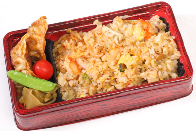【中華飯店 豚花火】揚げ餃子キムチチャーハン弁当
