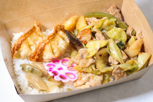 【チャイナ屋台】揚げ餃子＆秘伝味噌ダレ回鍋肉丼