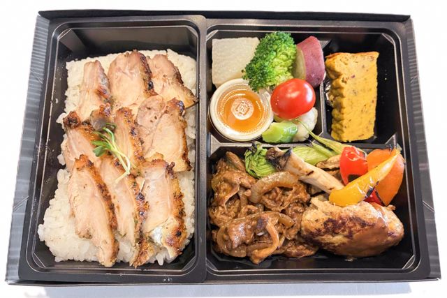 ハッシュドビーフ、チキンステーキと豆腐ハンバーグ3種のランチボックス