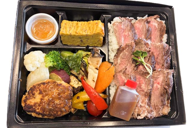 牛ハラミと手捏ね豆腐ハンバーグのランチボックス