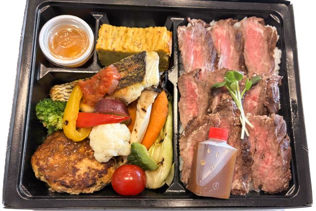 牛ハラミ、豆腐ハンバーグと白身魚のポワレ3種のランチボックス