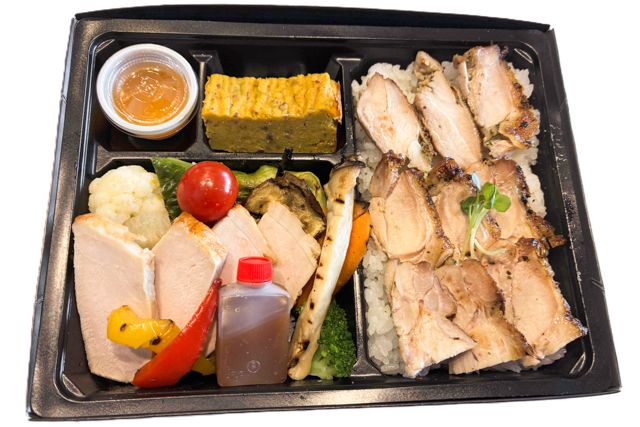 チキンステーキとローストポーク2種のお肉ランチボックス