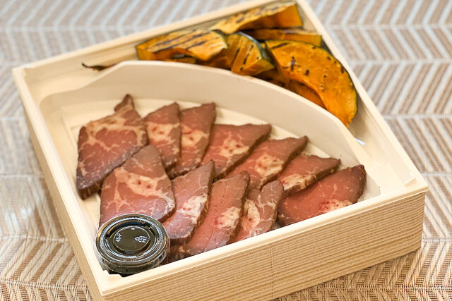 ローストビーフ（赤ワインソース）