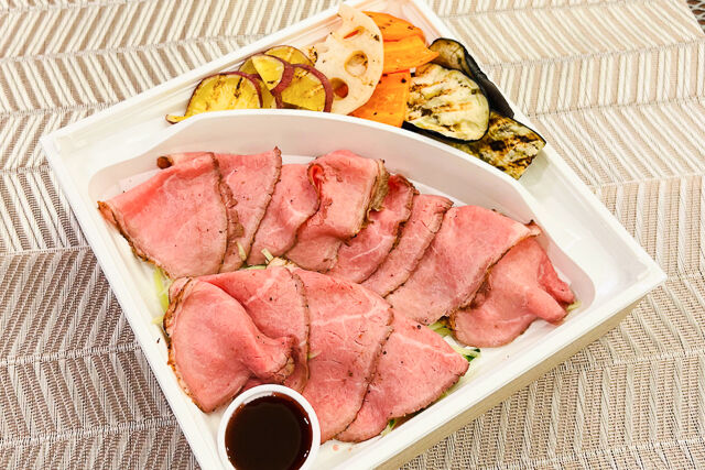 ローストビーフ（バルサミコ酢ソース）