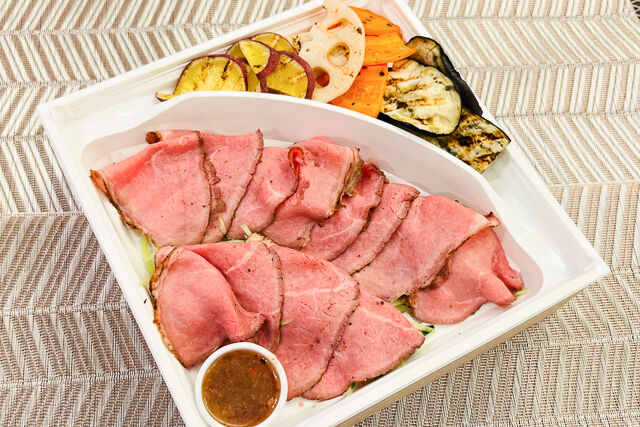 ローストビーフ（ゴルゴンゾーラソース）