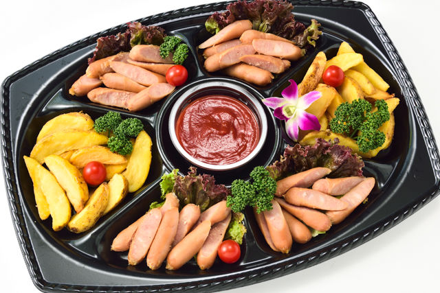 ソーセージ＆フライドポテト盛り合わせ