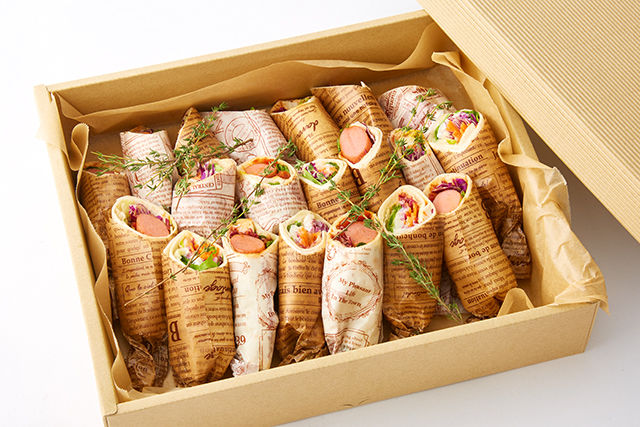 2種のラップロール（サルサドッグ＆ポテトサラダ）