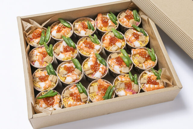 【カップ】柔らか穴子＆海老のいくら添えちらし寿司