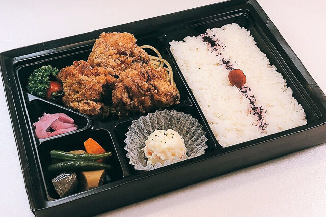 特大鶏唐揚げ弁当（手羽先味）