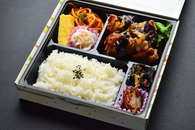 デラックス旭屋のナス甘酢ざんぎ弁当
