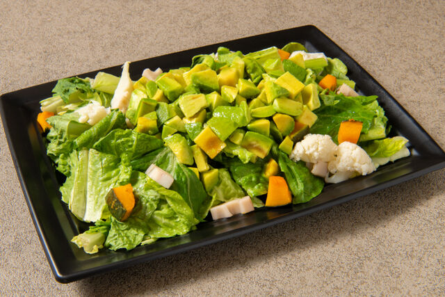 ゴロっとアボガトサラダ（コブドレッシング）