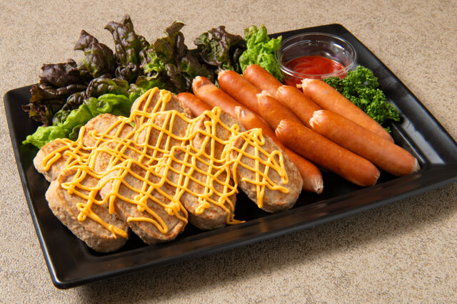 チーズハンバーグ×チョリソー