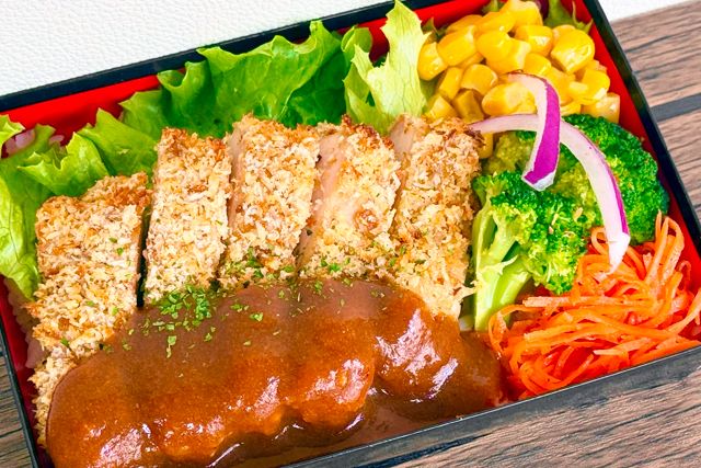 揚げてない！特製デミグラスソースのヘルシーなチキンカツレツBOX