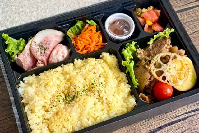 【秋限定】濃厚！自家製ソースのビーフストロガノフと柔らかローストポークの彩りBOX