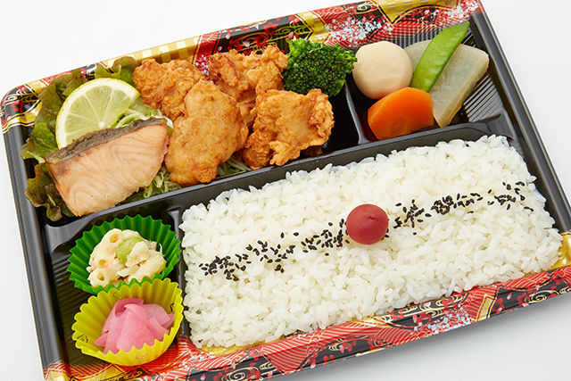 唐揚げと鮭の幕の内弁当