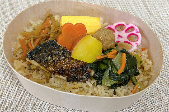 演舞場のミニわっぱ幕の内