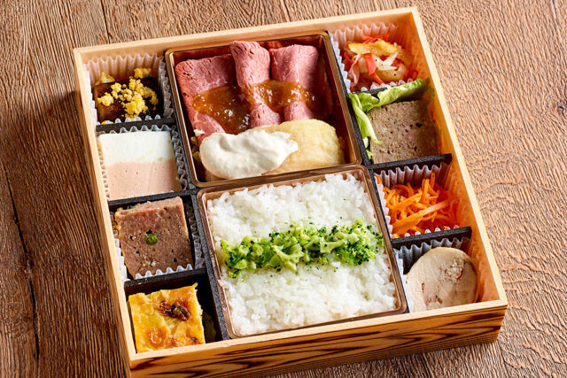 ローストビーフと白身魚ムニエル弁当