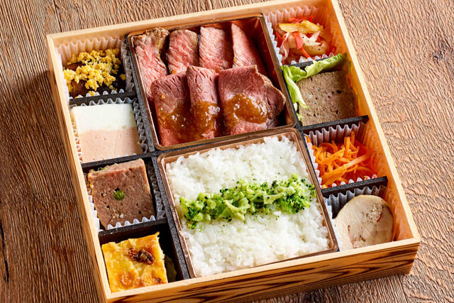 サーロインステーキとローストビーフ弁当