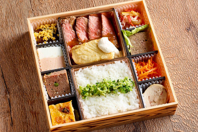 サーロインステーキと舌平目ムニエル弁当