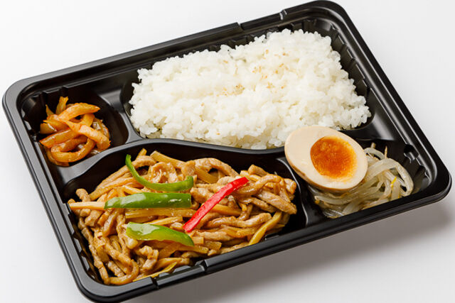 オイスターソース香る青椒肉絲弁当（白米）