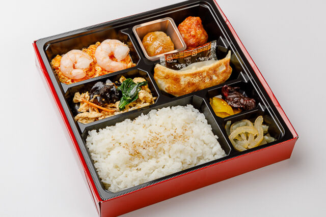 福招門名物！金運餃子入り弁当（えび玉）