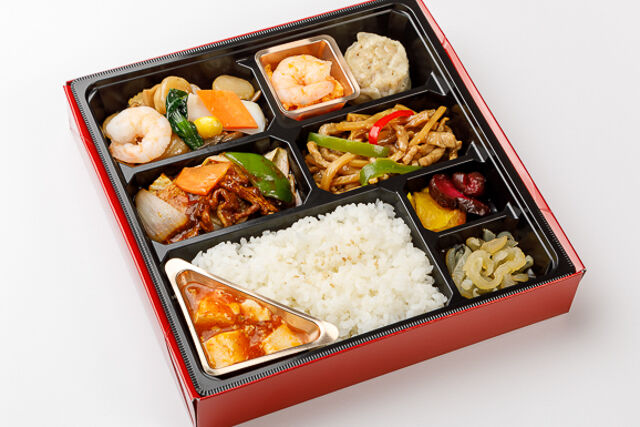 【お茶付き】ちょこっと麻婆が嬉しい！よくばり弁当