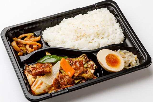 甜麺醤が決め手の回鍋肉弁当（白米）