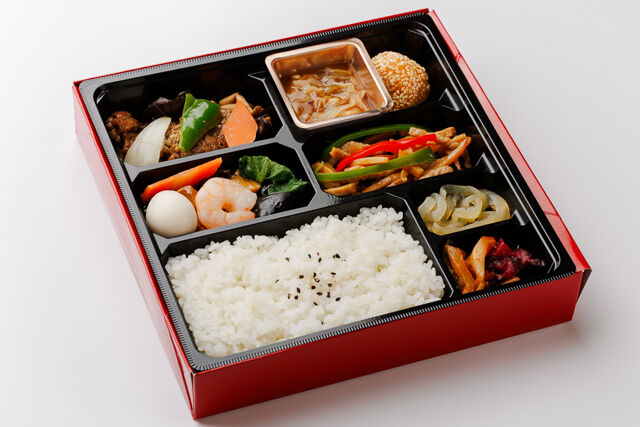 【お茶付き】高級フカヒレ旨煮弁当～牛肉のオイスターソース炒め＆絶品青椒肉絲～