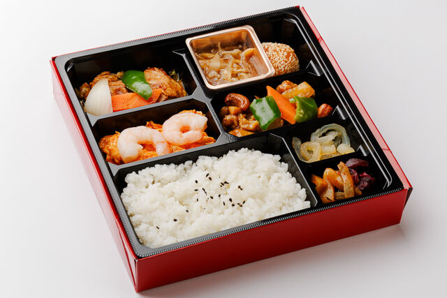 【お茶付き】高級フカヒレ旨煮弁当～海老と玉子のチリソース＆鶏肉のカシューナッツ炒め～