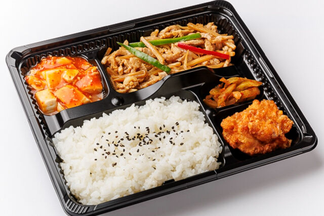 （ミニ麻婆、唐揚げ付き）オイスターが香る青椒肉絲弁当！