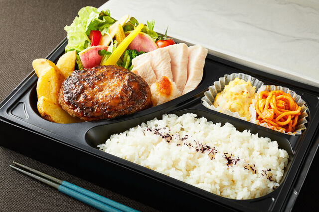 とろけるハンバーグ＆蒸し鶏弁当