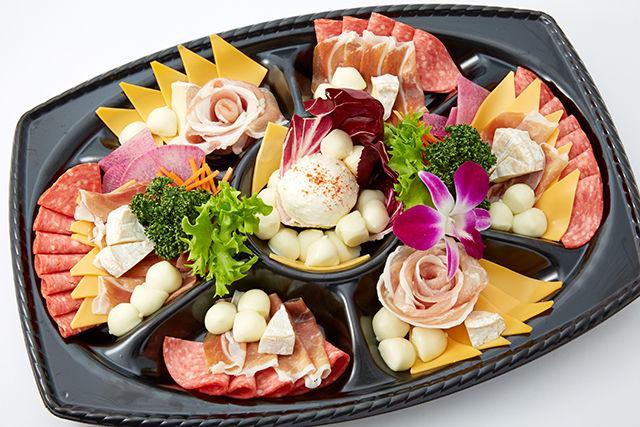 生ハムと3種のチーズのオードブル