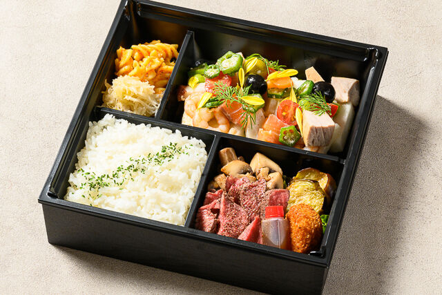 白老牛ステーキ・鮪ツナの海鮮たっぷりサラダBOX