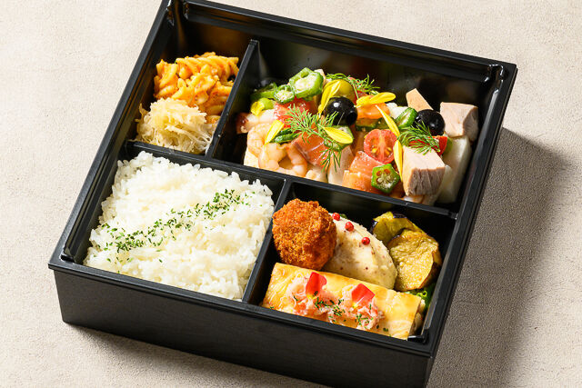 蟹グラタンと鮪ツナの海鮮たっぷりサラダBOX