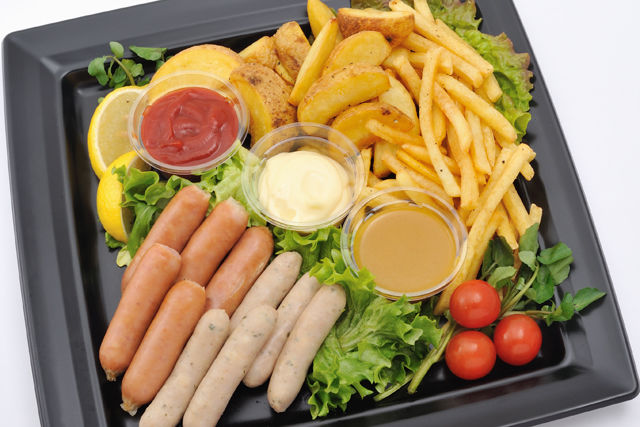 2種のソーセージ＆ポテトフライ～マスタードソース＆トマトケチャップ～