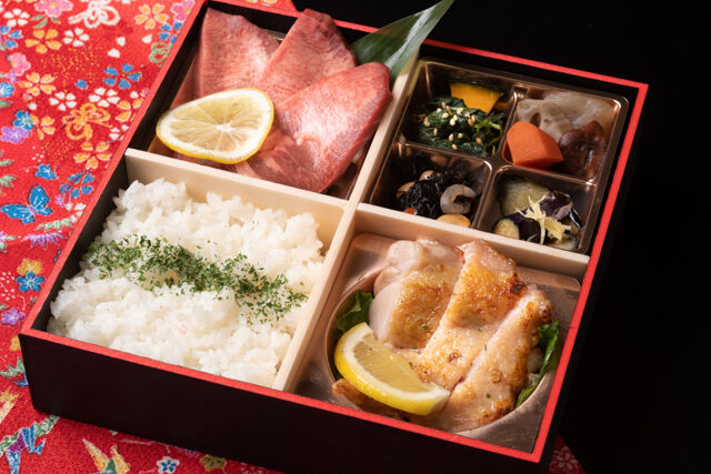 厚切り牛タンと桜姫鶏御膳